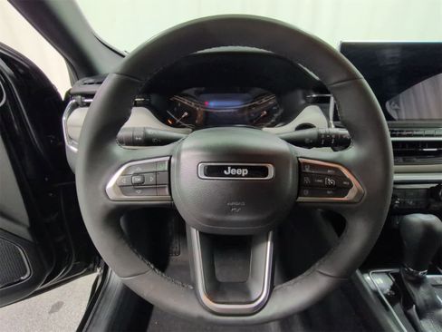 Certified 2023 Jeep Compass Limited image 23