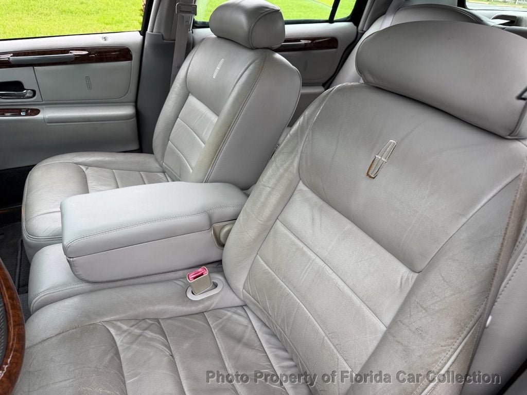 Used 1999 Lincoln Town Car Signature RWD image 24