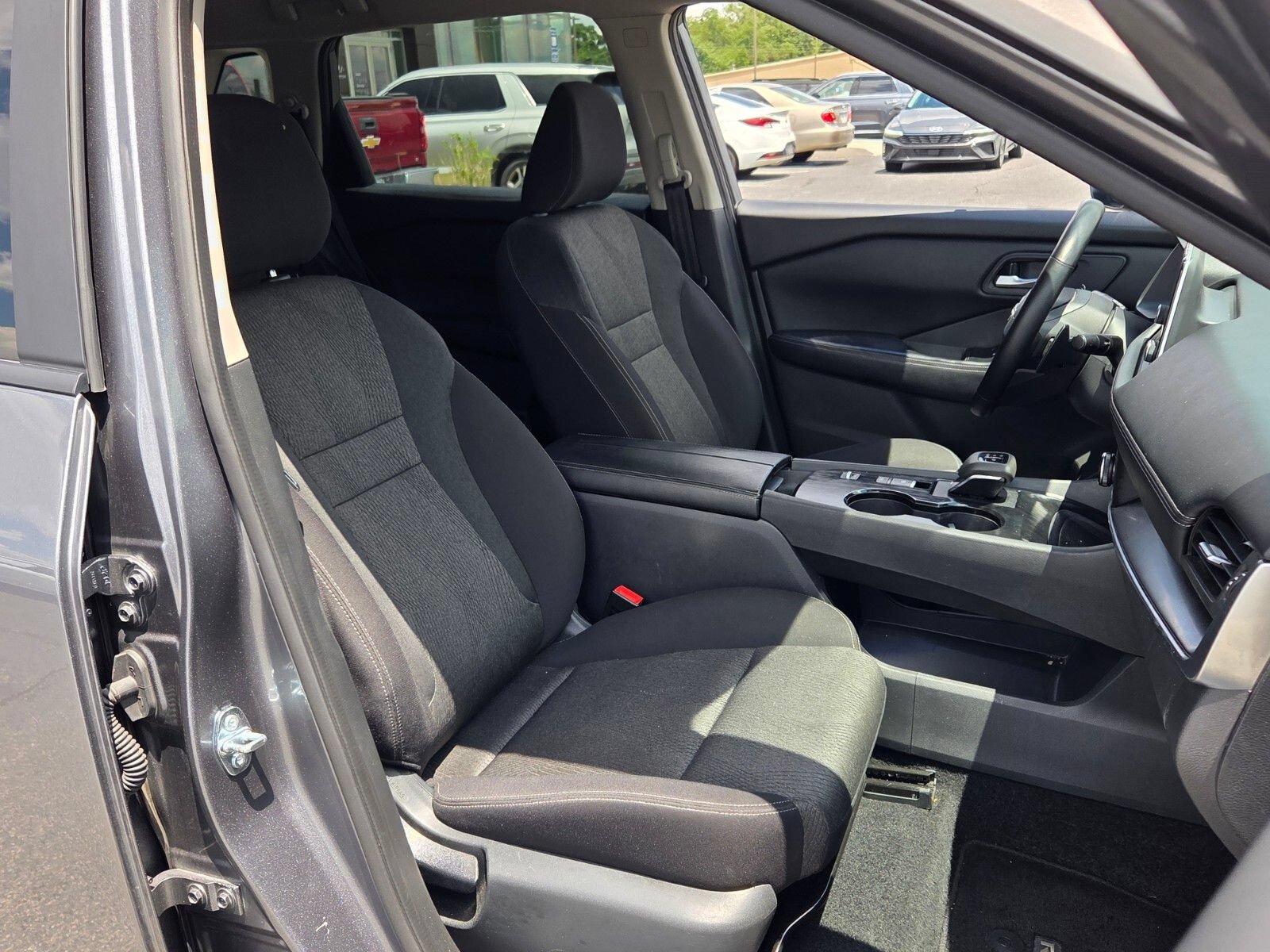 Used 2025 Nissan Rogue SV FWD image 16