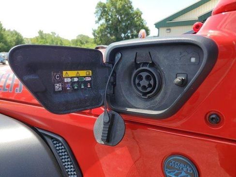 Used 2023 Jeep Wrangler Unlimited w/ Cold Weather Group AWD/4WD image 9