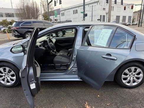 Used 2022 Toyota Corolla LE image 15