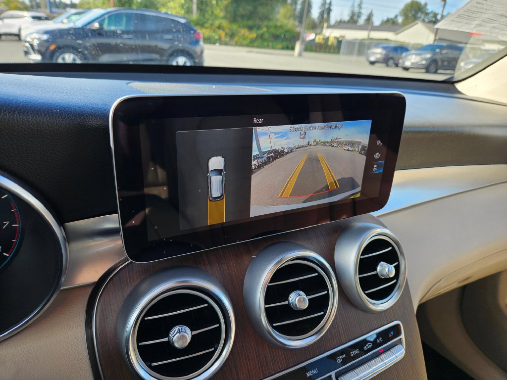 Used 2022 Mercedes-Benz GLC 300 4MATIC image 30