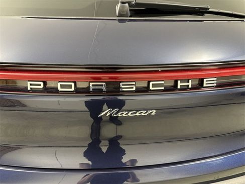 Certified 2022 Porsche Macan image 19