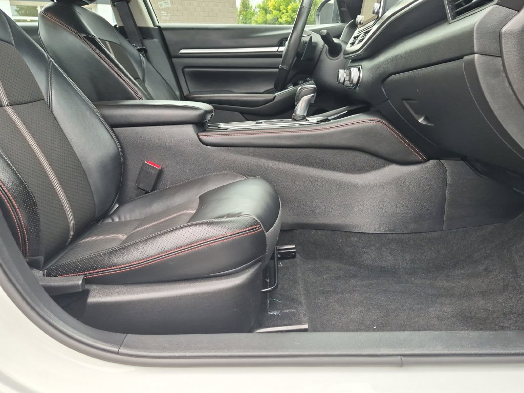 Used 2024 Nissan Altima 2.5 SR FWD image 25