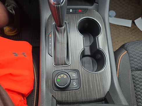 Used 2017 GMC Acadia SLE w/ Driver Alert Package I AWD/4WD image 29