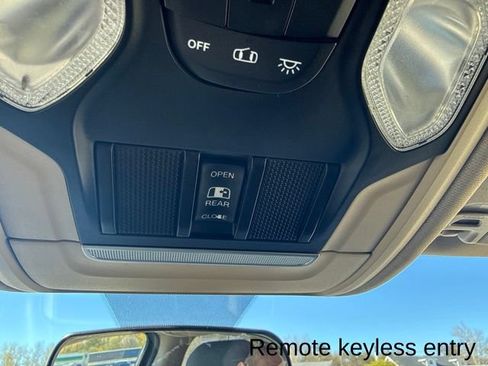 Used 2019 RAM 1500 Tradesman w/ SXT Appearance Group AWD/4WD image 24