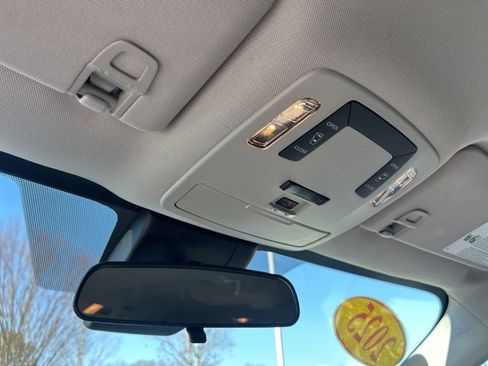 Used 2025 Toyota Sienna LE image 30