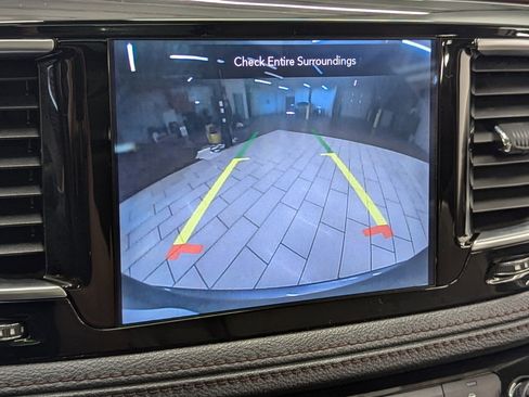 Used 2020 Chrysler Pacifica Limited image 31