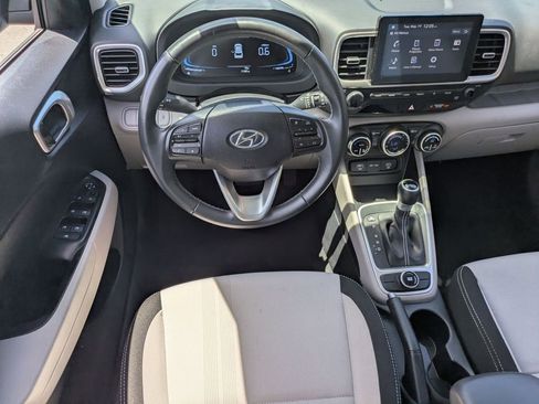 Used 2025 Hyundai Venue SEL FWD image 25