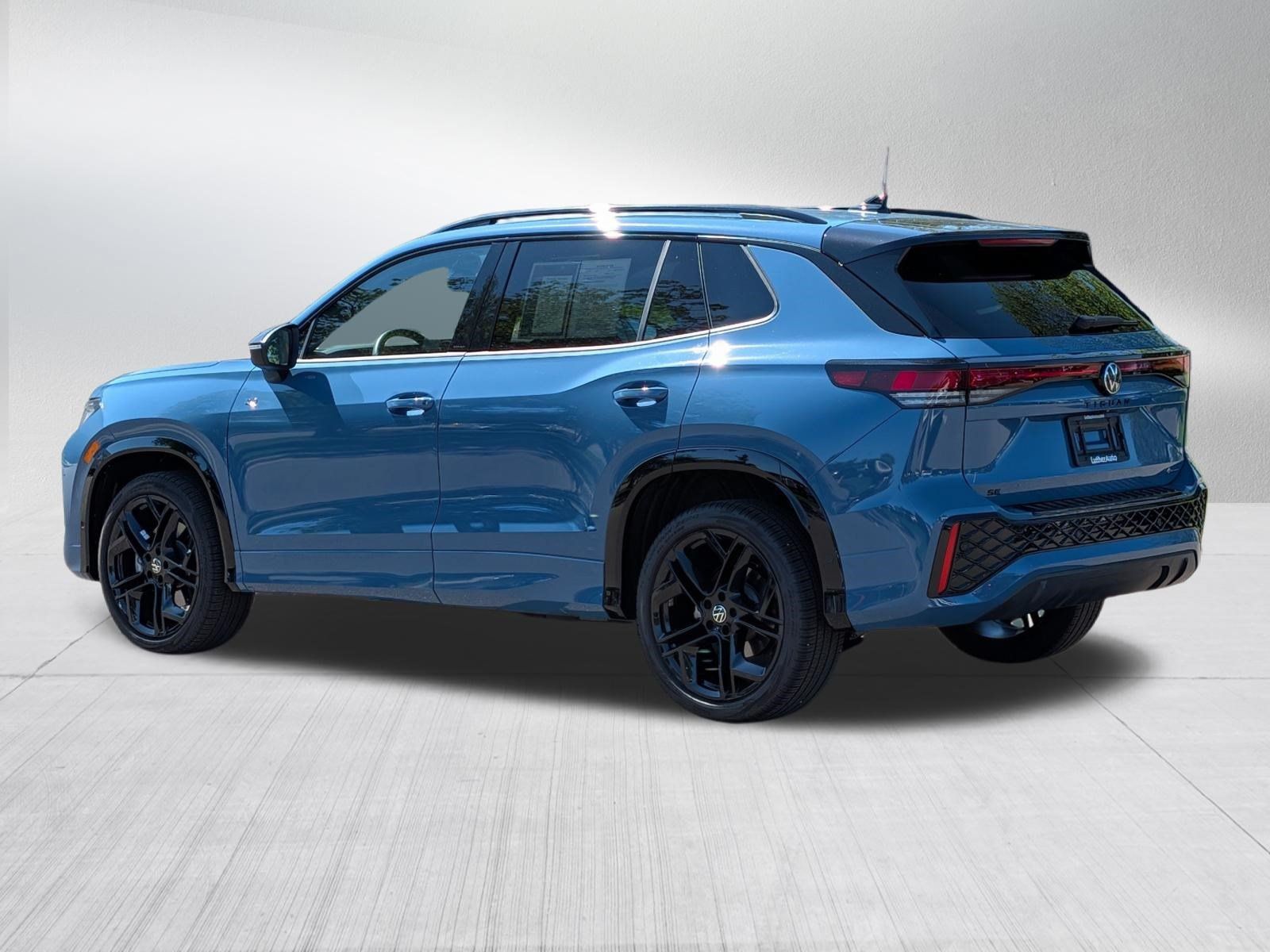 Certified 2026 Volkswagen Tiguan SE R-Line AWD/4WD image 5