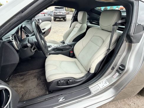 Used 2009 Nissan 370Z Touring w/ Sport Pkg RWD image 18