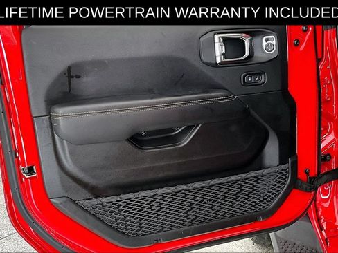 Used 2025 Jeep Wrangler Unlimited Sahara AWD/4WD image 21