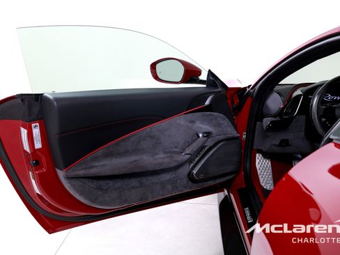 Used 2022 Ferrari Roma RWD image 10