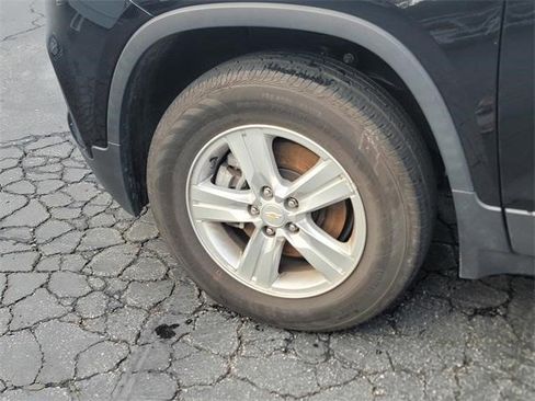 Certified 2022 Chevrolet Trax LS w/ Tint and Cruise Package image 7