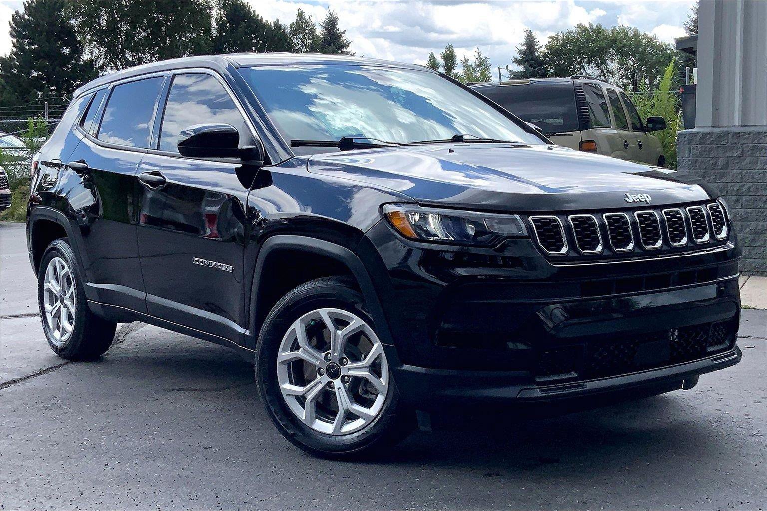 Used 2025 Jeep Compass Sport AWD/4WD image 35