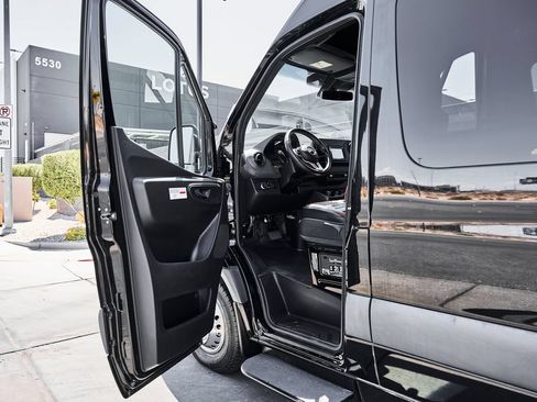 Used 2019 Mercedes-Benz Sprinter 3500 image 16