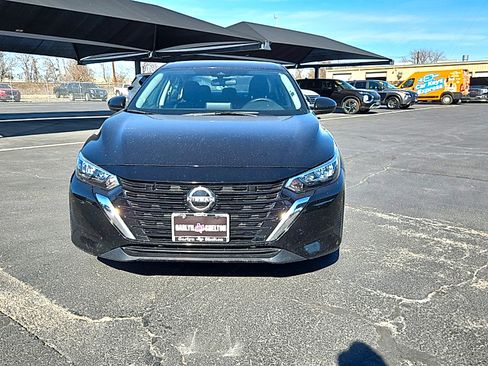 Used 2024 Nissan Sentra SV image 3