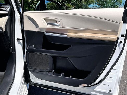 Used 2023 Toyota Sienna XLE FWD image 23