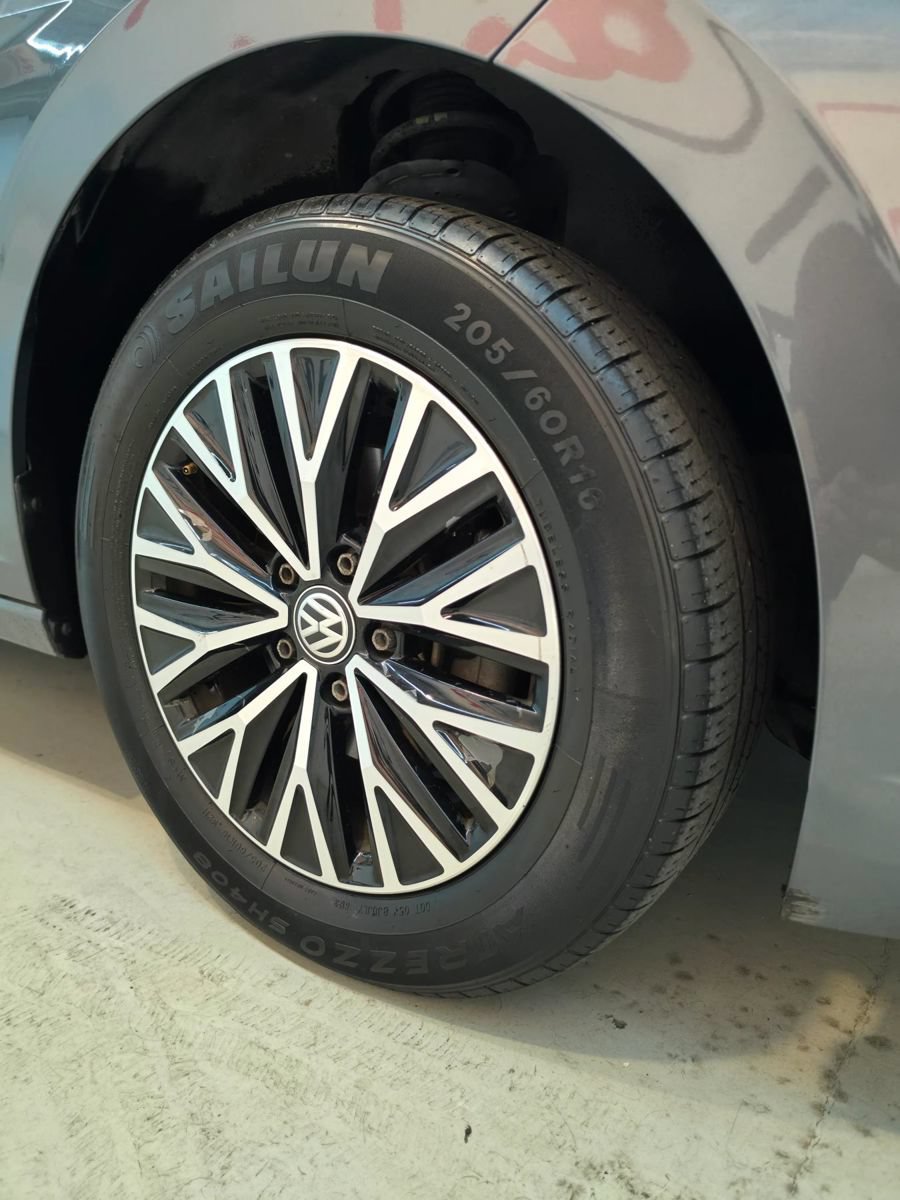 Used 2020 Volkswagen Jetta SE w/ SE Cold Weather Package FWD image 11