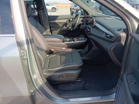 Used 2025 Buick Enclave Preferred image 28