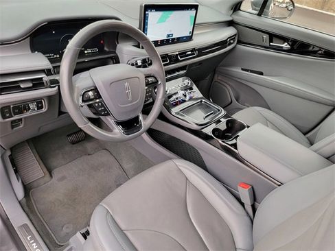 Certified 2023 Lincoln Nautilus Reserve image 19