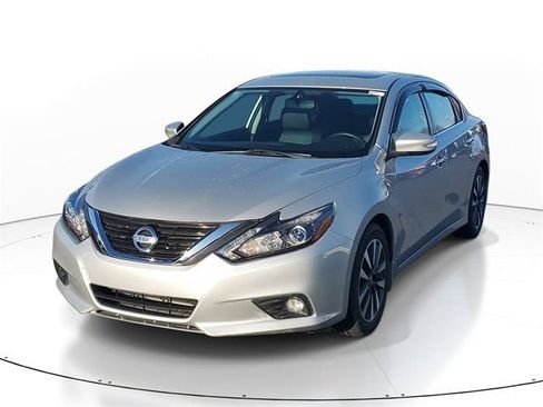 Used 2016 Nissan Altima 2.5 SL w/ 2.5 Technology w/LED Package FWD image 2