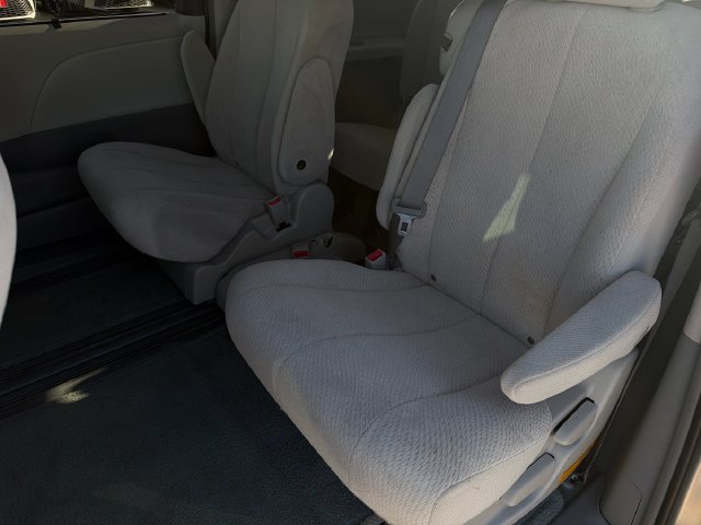 Used 2012 Toyota Sienna LE FWD image 15