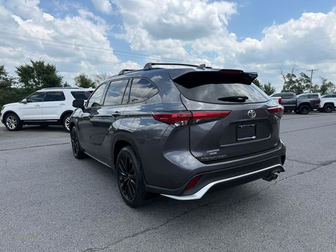 Used 2023 Toyota Highlander XSE FWD image 4