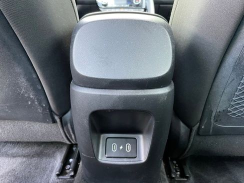 Used 2025 Hyundai Elantra SEL FWD image 28