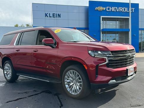 Used 2024 Chevrolet Suburban LT w/ LT Signature Plus Package AWD/4WD image 1