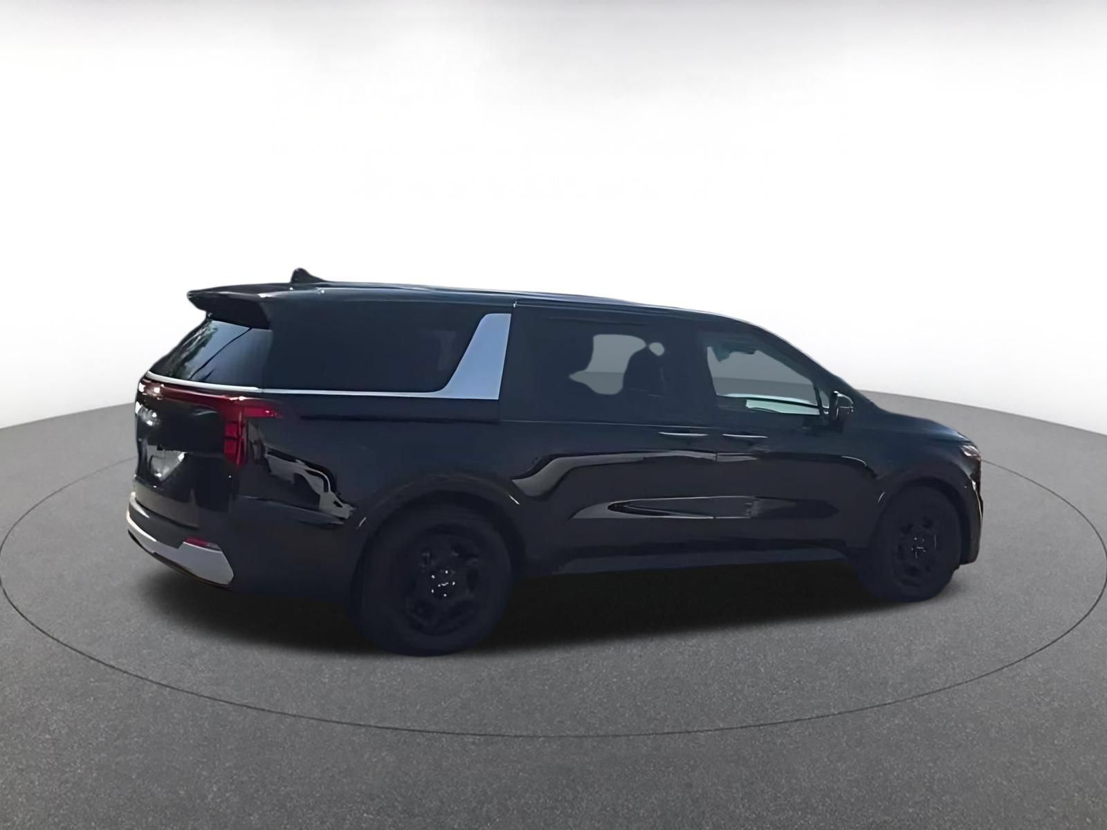 Used 2026 Kia Carnival FWD image 13