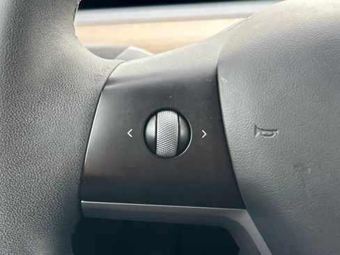 Used 2021 Tesla Model Y Long Range image 24