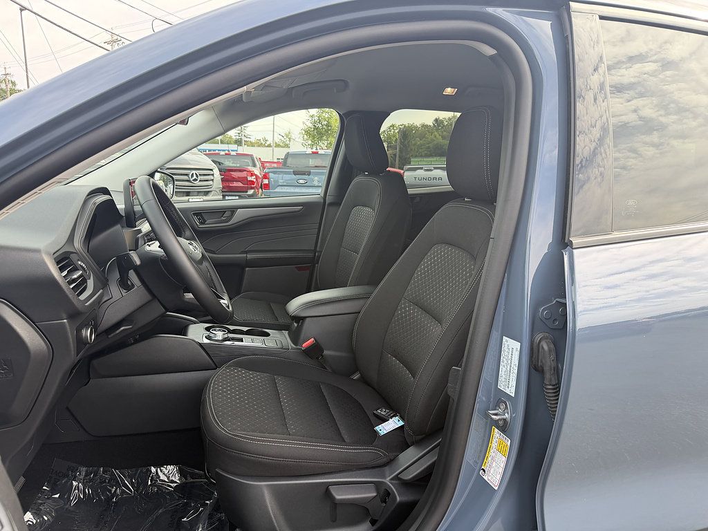 Used 2025 Ford Escape Active w/ Cold Weather Package AWD/4WD image 13