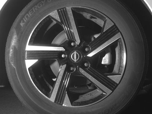 Used 2025 Nissan Sentra SV FWD image 10