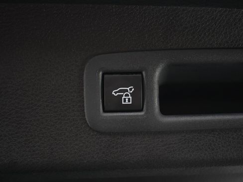 Used 2025 Toyota Sienna Platinum AWD/4WD image 20
