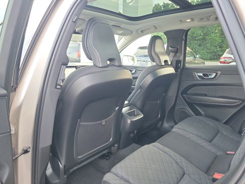 Used 2023 Volvo XC60 B5 Core AWD/4WD image 14