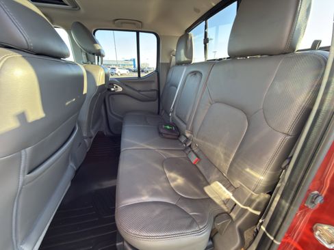 Used 2018 Nissan Frontier SL image 10