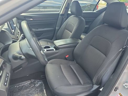 Used 2024 Nissan Altima 2.5 SV FWD image 14
