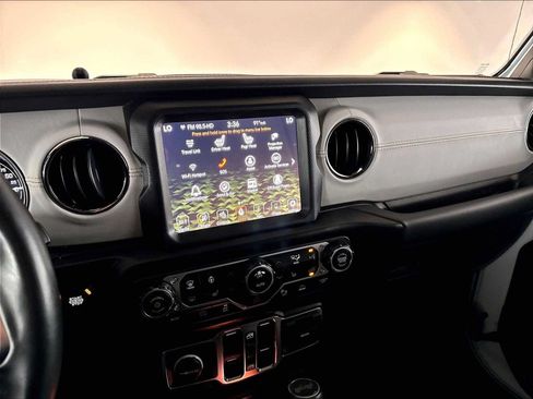 Used 2023 Jeep Wrangler Unlimited Sahara AWD/4WD image 19