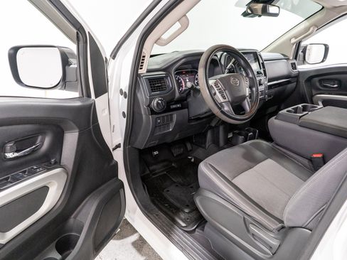 Used 2022 Nissan Titan SV RWD image 13