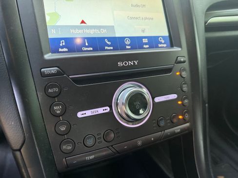 Used 2020 Ford Fusion Energi Titanium FWD image 17