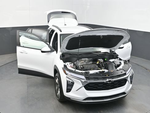 New 2026 Chevrolet Trax LT w/ Driver Confidence Package FWD image 37