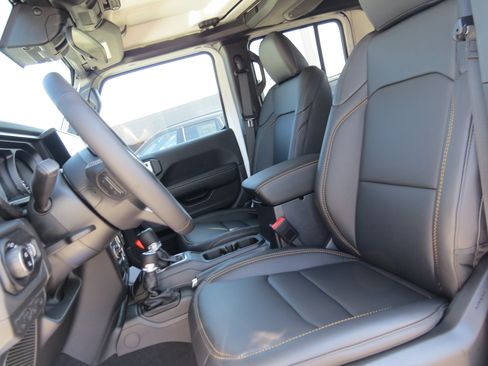 New 2025 Jeep Gladiator Sport image 20