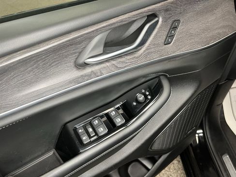 Used 2024 Jeep Grand Cherokee L Overland image 17