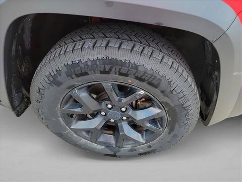 Used 2017 Jeep Cherokee Trailhawk AWD/4WD image 10