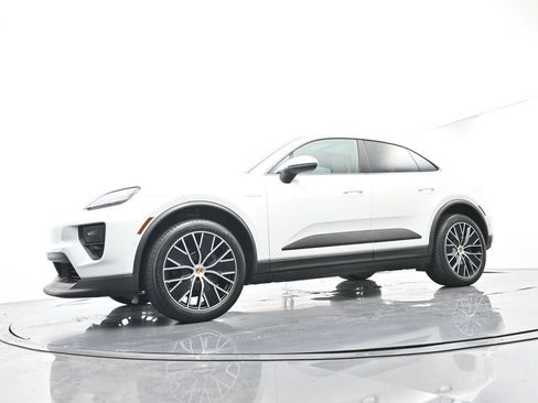 Certified 2025 Porsche Macan Electric RWD image 46