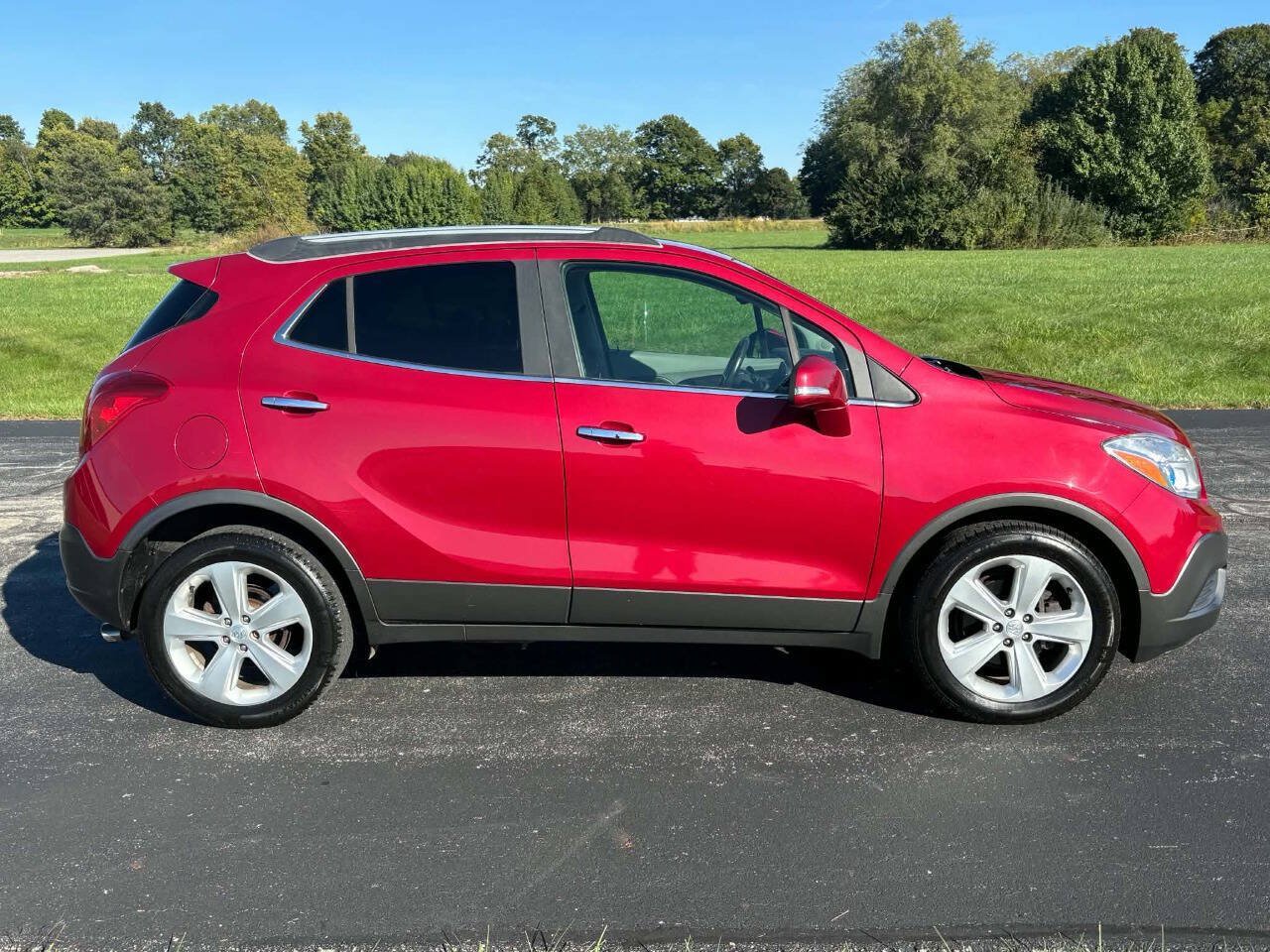 Used 2015 Buick Encore FWD image 2