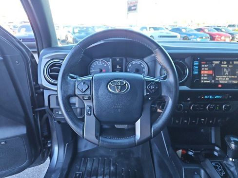 Used 2016 Toyota Tacoma TRD Off-Road image 12