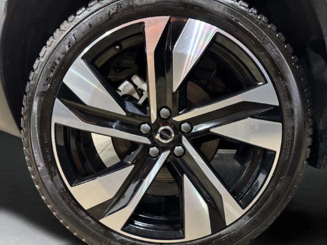 Used 2025 Volvo XC40 B5 Ultra w/ Climate Package AWD/4WD image 30