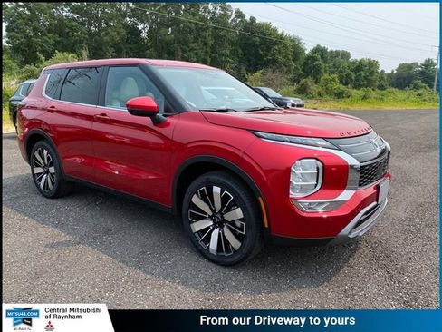 New 2025 Mitsubishi Outlander SE image 1